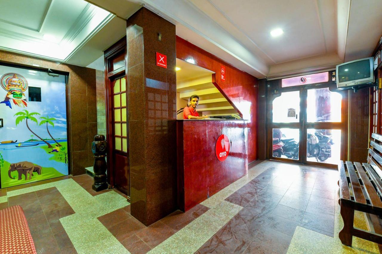 Oyo 11328 Hotel Chandrika Residency Kochi Eksteriør billede