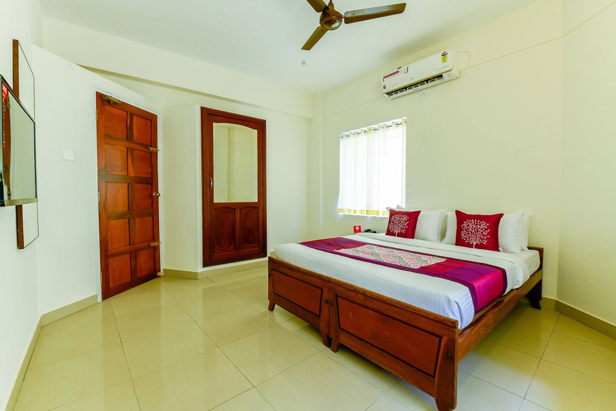 Oyo 11328 Hotel Chandrika Residency Kochi Eksteriør billede